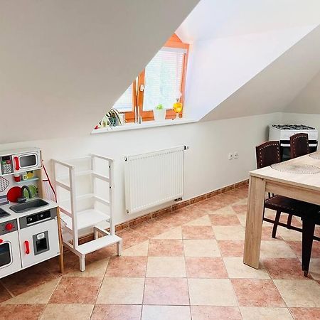 Apartman Se Zahradou 20 Minut Do Centra Prahy Ořech Εξωτερικό φωτογραφία